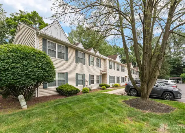 Property at 32 Hanover Sq, Middlesex, NJ, 08846, 2 beds, 1 bath, [object Object]