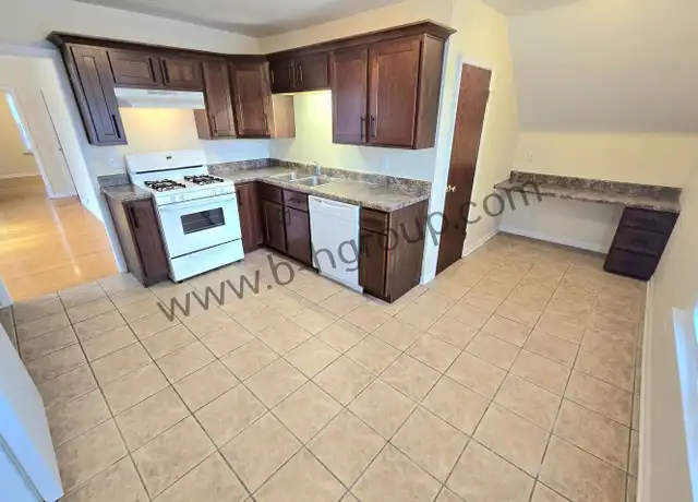 Property at 609 45th St Unit Upper, Kenosha, WI, 53140, 2 beds, 1 bath, [object Object]