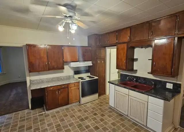 Property at 905 S 21st St Unit Lower, Manitowoc, WI, 54220, 2 beds, 1 bath, [object Object]