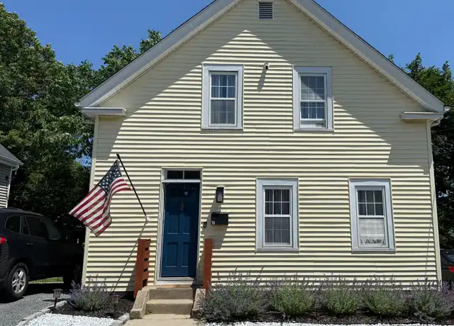 Property at 10 Ray Hl, Franklin, MA, 02038, 3 beds, 1 bath, [object Object]
