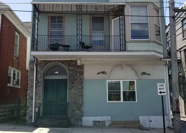Property at 148 E Queen St Apt 1, Chambersburg, PA, 17201, 2 beds, 1 bath, [object Object]