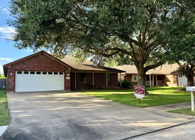 Property at 825 Manor Dr, Angleton, TX, 77515, 3 beds, 2 baths, [object Object]