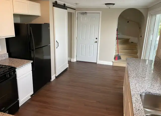 Property at 277 Aurora Ave Unit 3, St Paul, MN, 55103, 3 beds, 1 bath, [object Object]