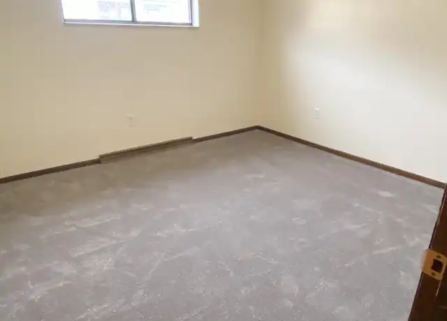 Property at 935 Russellwood Ave, Mc Kees Rocks, PA, 15136, 2 beds, 1 bath, [object Object]