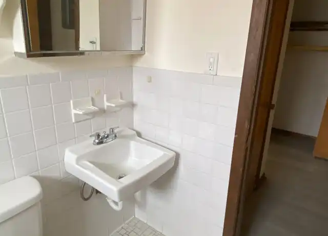 Property at 935 Russellwood Ave, Mc Kees Rocks, PA, 15136, 2 beds, 1 bath, [object Object]