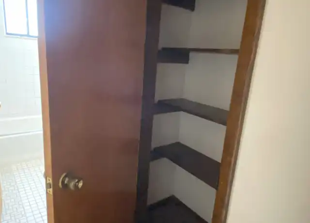 Property at 935 Russellwood Ave, Mc Kees Rocks, PA, 15136, 2 beds, 1 bath, [object Object]