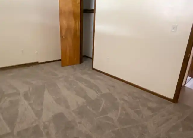 Property at 935 Russellwood Ave, Mc Kees Rocks, PA, 15136, 2 beds, 1 bath, [object Object]
