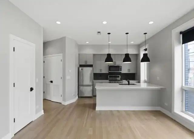 Property at 1050 W Cornelia Ave, Chicago, IL, 60657, 1 bed, 1 bath, [object Object]