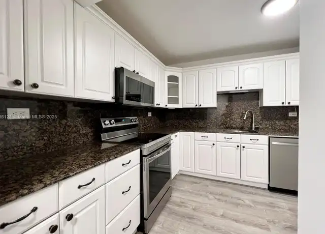 Property at 6039 Collins Ave #512, Miami Beach, FL, 33140, 1 bed, 2 baths, [object Object]