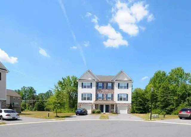Photo of 102 N Barrett Ln, Newark, DE 19702