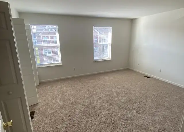 Photo of 102 N Barrett Ln, Newark, DE 19702