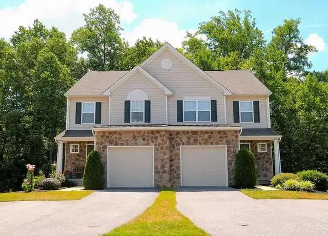 Photo of 102 N Barrett Ln, Newark, DE 19702