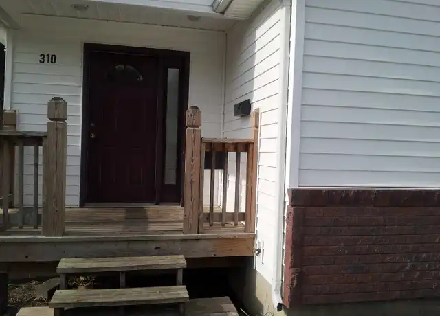Property at 310 Jackson St, Warrensburg, MO, 64093, 4 beds, 2 baths, [object Object]