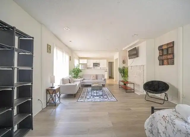 Property at 2006 Roslyn Ave, Charlotte, NC, 28208, 2 beds, 1 bath, [object Object]
