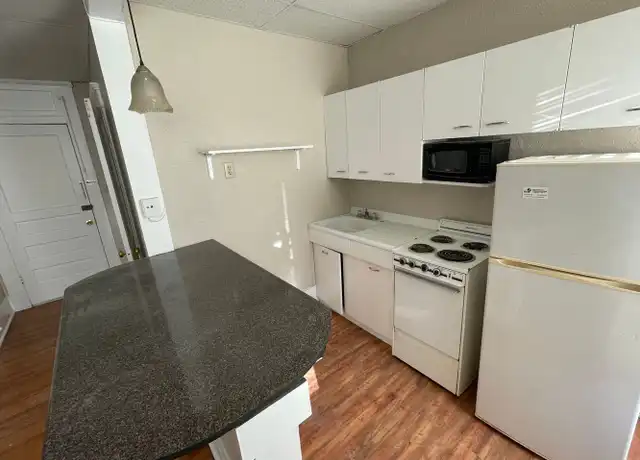 Property at 202 E Jefferson St #204, Kirksville, MO, 63501, 1 bed, 1 bath, [object Object]