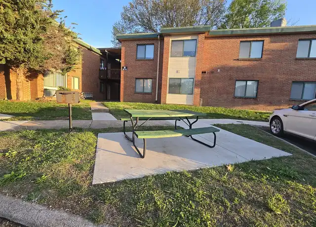 Property at 2010 East Page Street - 2010 E Page St, Springfield, MO, 65802, 1 bed, 1 bath, [object Object]