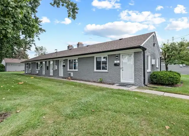 Property at Ranch Apartment Homes in Great Troy Location - 1071 Rochester Rd, Troy, MI, 48083, 1-2 bed, 1 bath, [object Object]
