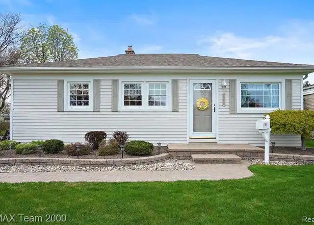 Property at 6233 N Evangeline St, Dearborn Heights, MI, 48127, 3 beds, 1 bath, [object Object]