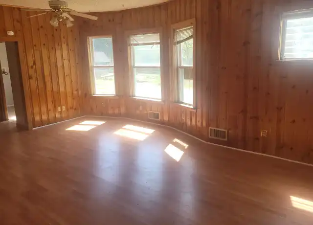 Property at 905 S 2nd St, Millville, NJ, 08332, 3 beds, 1 bath, [object Object]