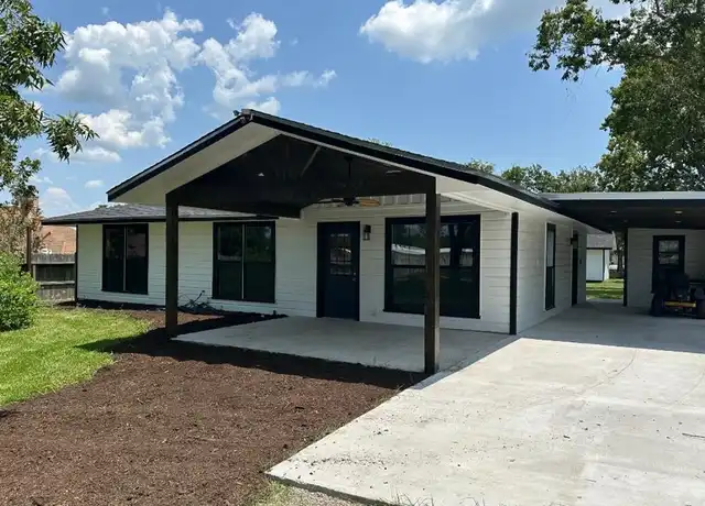 Property at 108 N Dixie St, Brenham, TX, 77833, 3 beds, 2 baths, [object Object]