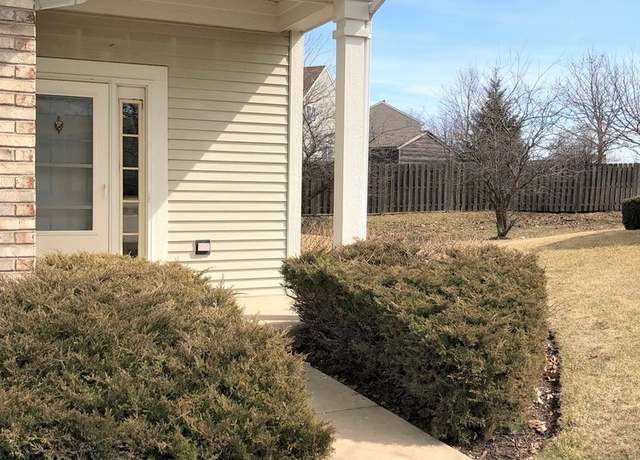 Photo of 10072 Thornton Way Unit 10072, Huntley, IL 60142