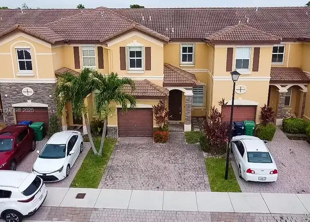 Property at 8763 NW 112th Pl, Doral, FL, 33178, 3 beds, 2.5 baths, [object Object]