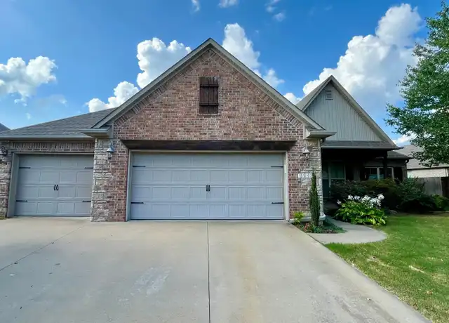 Property at 3640 W Bowling Green Pl, Fayetteville, AR, 72704, 3 beds, 2.5 baths, [object Object]