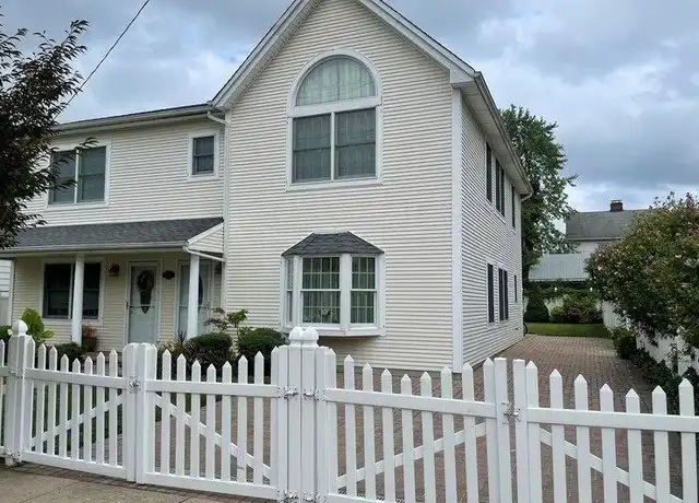 Property at 30 Edgewood Rd, Port Washington, NY, 11050, 3 beds, 2 baths, [object Object]