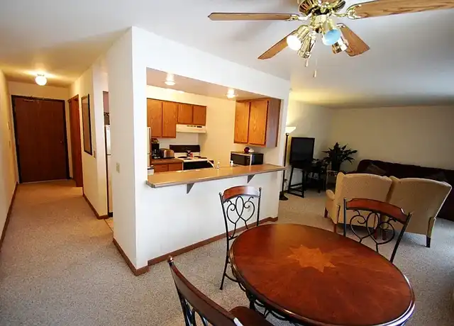 Property at Schroeder Square Apartments - 50 Schroeder Ct, Madison, WI, 53711, 0-1 beds, 1 bath, [object Object]