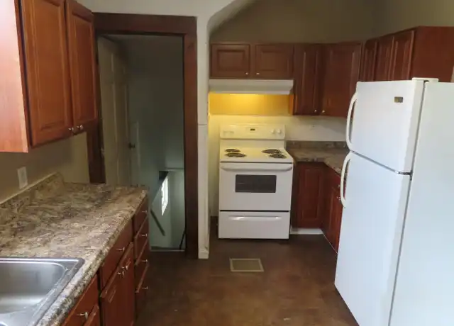 Property at 806 E Deshler Ave, Columbus, OH, 43206, 3 beds, 2 baths, [object Object]