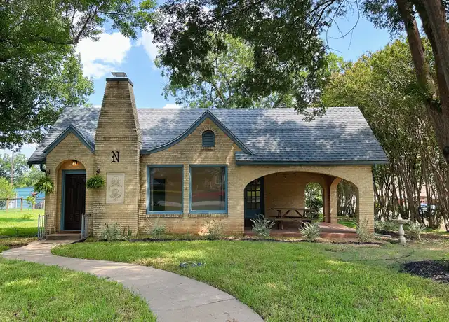Property at 2726 Sanger Ave, Waco, TX, 76707, 3 beds, 2 baths, [object Object]