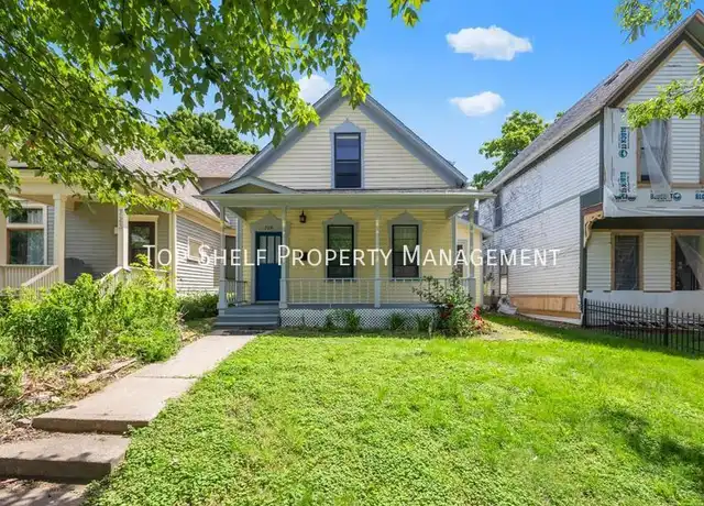 Property at 719 19th St, Des Moines, IA, 50314, 3 beds, 2 baths, [object Object]