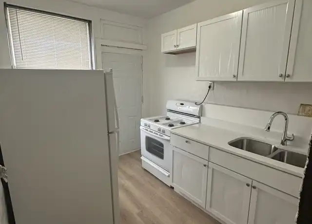 Property at 121 E 59th St Unit 3, Chicago, IL, 60637, 3 beds, 1 bath, [object Object]