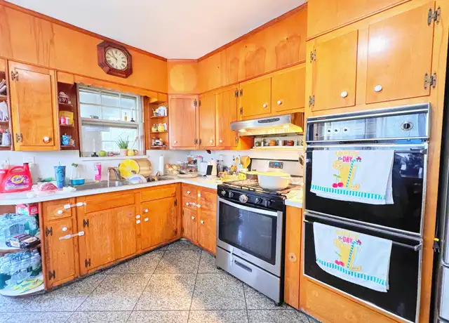 Property at 37 Wolfle St, Glen Cove, NY, 11542, 4 beds, 1 bath, [object Object]
