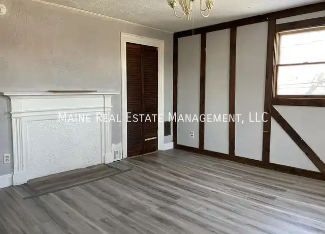 Property at 236 York St Unit 4, Bangor, ME, 04401, 1 bed, 1 bath, [object Object]