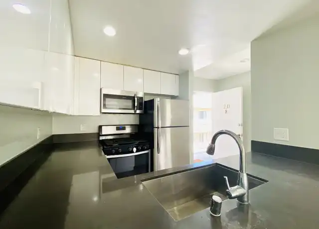 Property at 1535 N Kenmore Ave Unit 2D, Los Angeles, CA, 90027, 2 beds, 1 bath, [object Object]