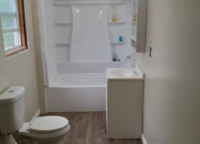 Property at 251 E 5th St Unit 251 1/2, Peru, IN, 46970, 1 bed, 1 bath, [object Object]
