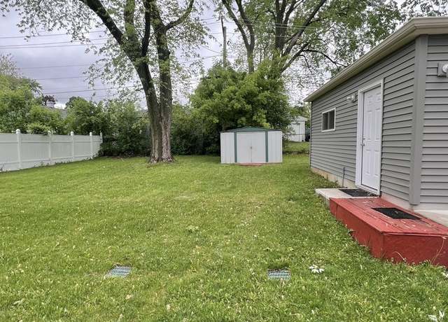 Photo of 102 Caddy Ave, Carpentersville, IL 60110