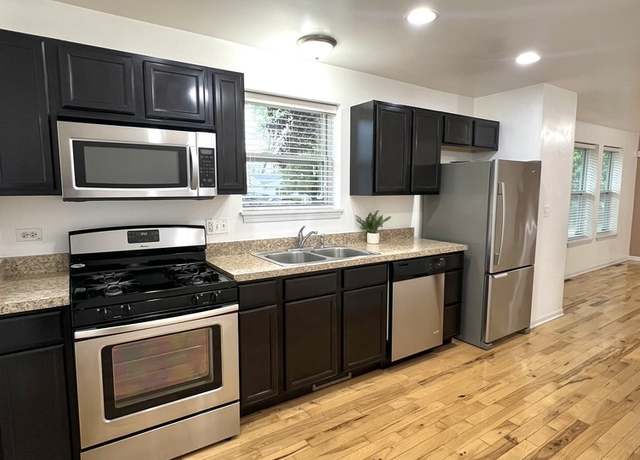 Photo of 102 Caddy Ave, Carpentersville, IL 60110