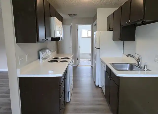 Property at 11540 Greenwood Ave N Unit 102, Seattle, WA, 98133, 1 bed, 1 bath, [object Object]