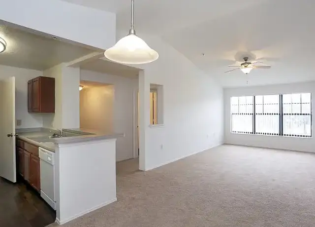 Photo of 1911 Brandon Crossing Cir, Brandon, FL 33511