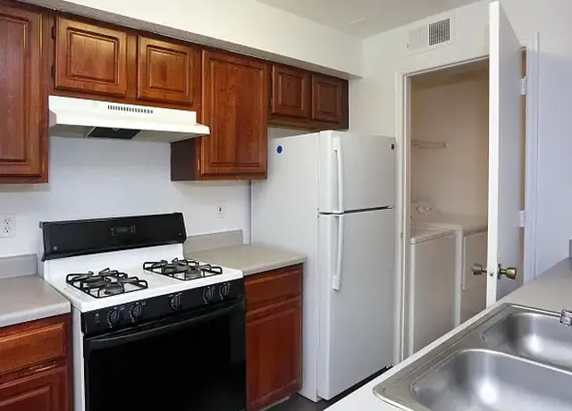 Photo of 1911 Brandon Crossing Cir, Brandon, FL 33511