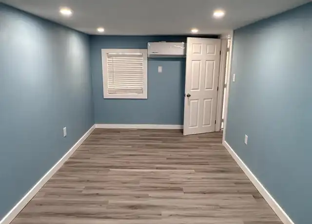 Property at 1322 Avenue L Unit 7, Galveston, TX, 77550, 1 bed, 1 bath, [object Object]