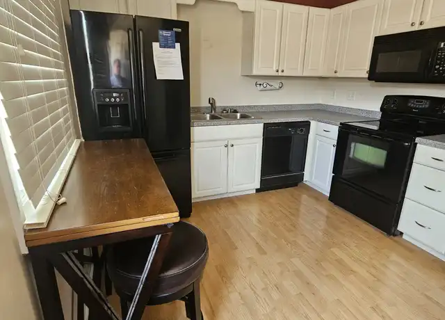 Property at 105 E Lincoln St Unit 1I, Normal, IL, 61761, 2 beds, 1.5 baths, [object Object]