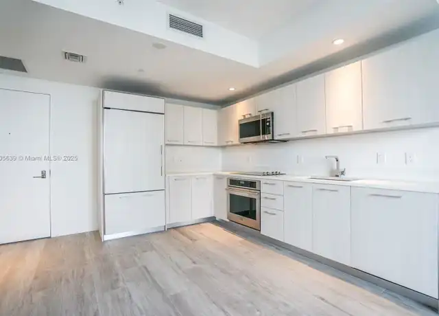 Property at 55 SW 9th St #2907, Miami, FL, 33130, 1 bed, 1 bath, [object Object]