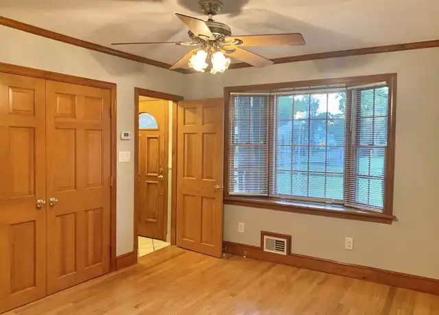 Property at 239 Grove St Unit 239, Waltham, MA, 02453, 5 beds, 1 bath, [object Object]
