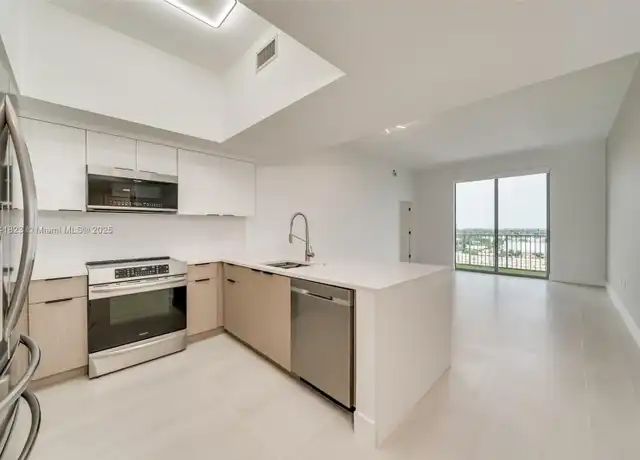 Property at 140 S Dixie Hwy #1007, Hollywood, FL, 33020, 2 beds, 2 baths, [object Object]