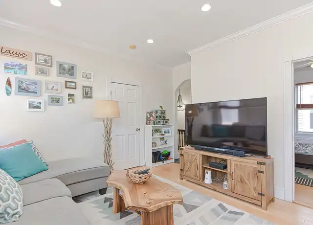 Property at 26 Chestnut Ave #3, Jamaica Plain, MA, 02130, 3 beds, 1 bath, [object Object]
