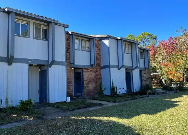 Property at 105 Antibes St E, Mandeville, LA, 70448, 2 beds, 1.5 baths, [object Object]