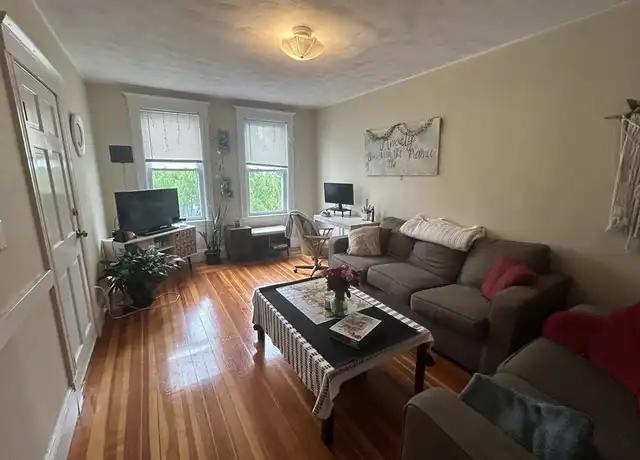 Property at 17 Usher Rd Unit 3, Medford, MA, 02155, 3 beds, 1 bath, [object Object]